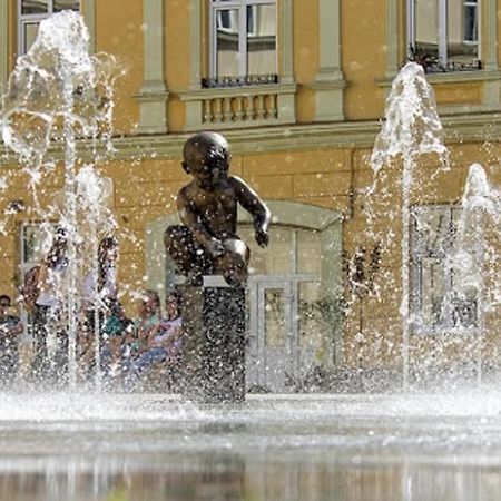 Апартаменти Аpartments in the center on Mitniy Square Львів Екстер'єр фото